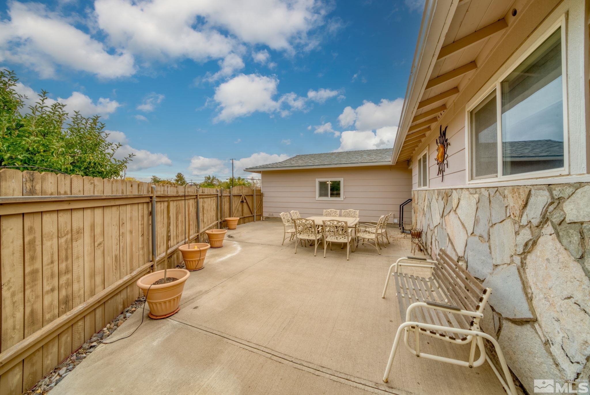 7495 Hillview Drive Reno, NV 89506 - Photo 4 of 40 Photo 4
