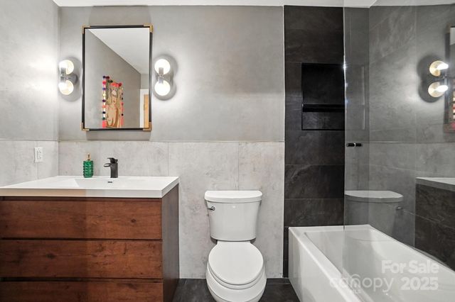 $290,000 | 626 North Graham Street, Unit 309, Charlotte, NC 28202