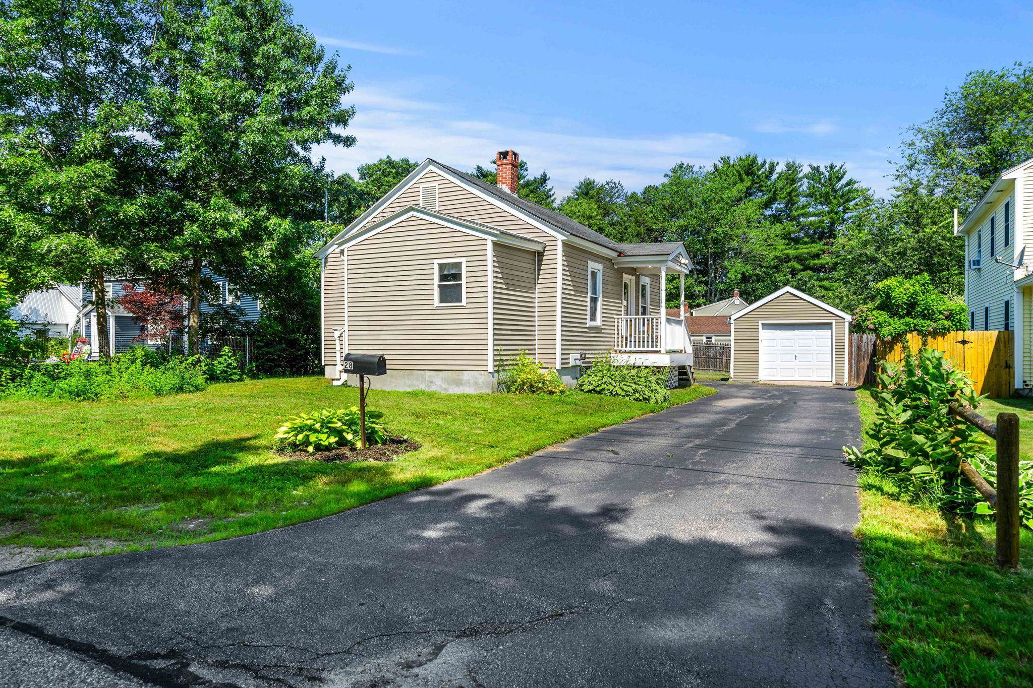 28 McDuffee Street Rochester, NH 03867 - Photo 2 of 25