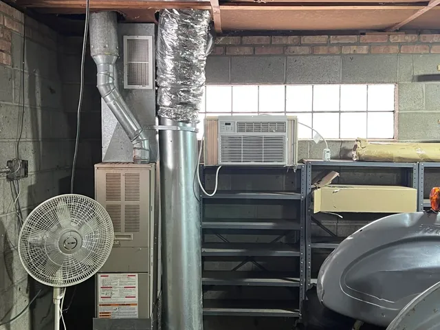 a view of entryway with a window