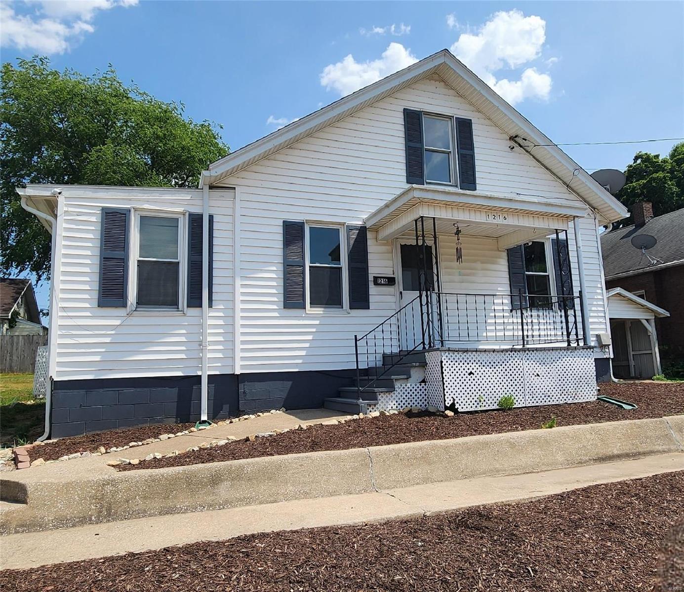 1216 Oak Street Chester, IL 62233 - Photo 1 of 42