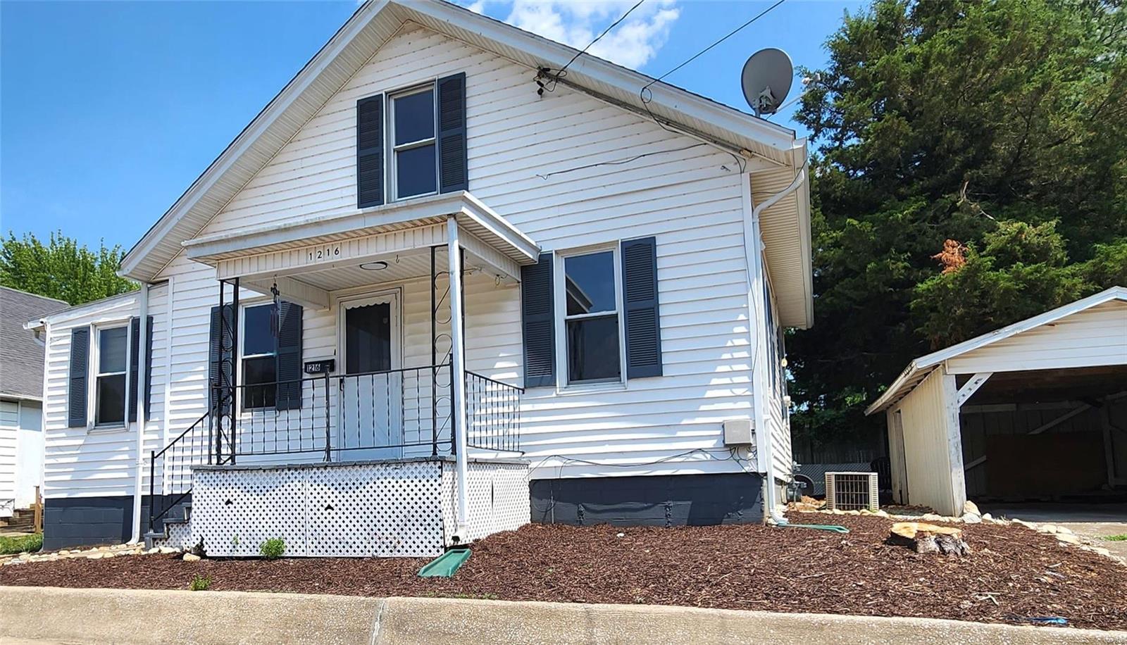 1216 Oak Street Chester, IL 62233 - Photo 2 of 42