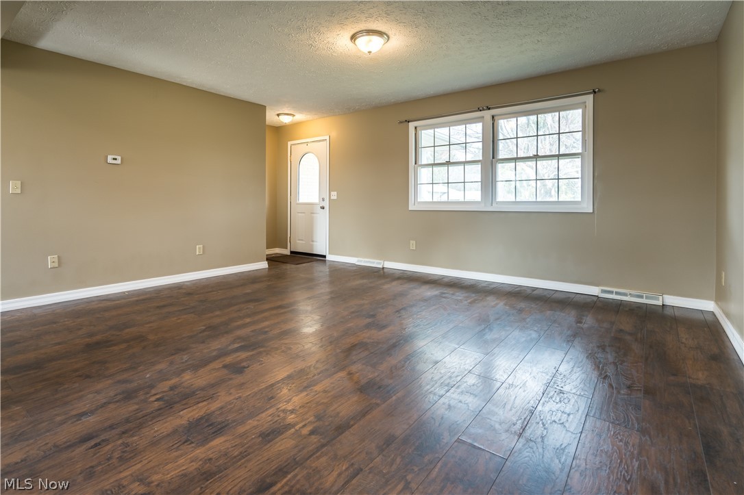 3204 Wright Road Northwest Uniontown, OH 44685 - Photo 2 of 19 Gallery Image 2