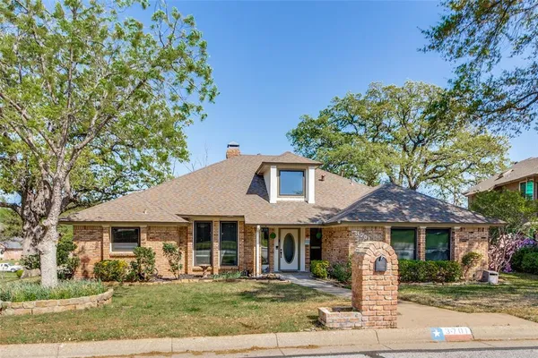 $450,000 | 3701 Waycross Court, Arlington, TX 76016
