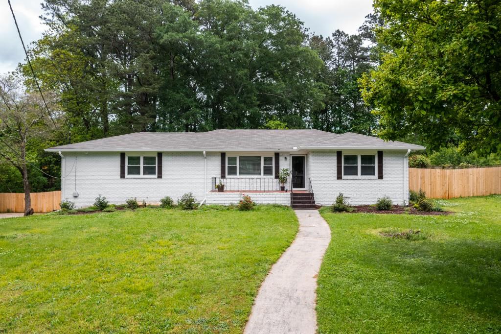 a view of a house with a backyard