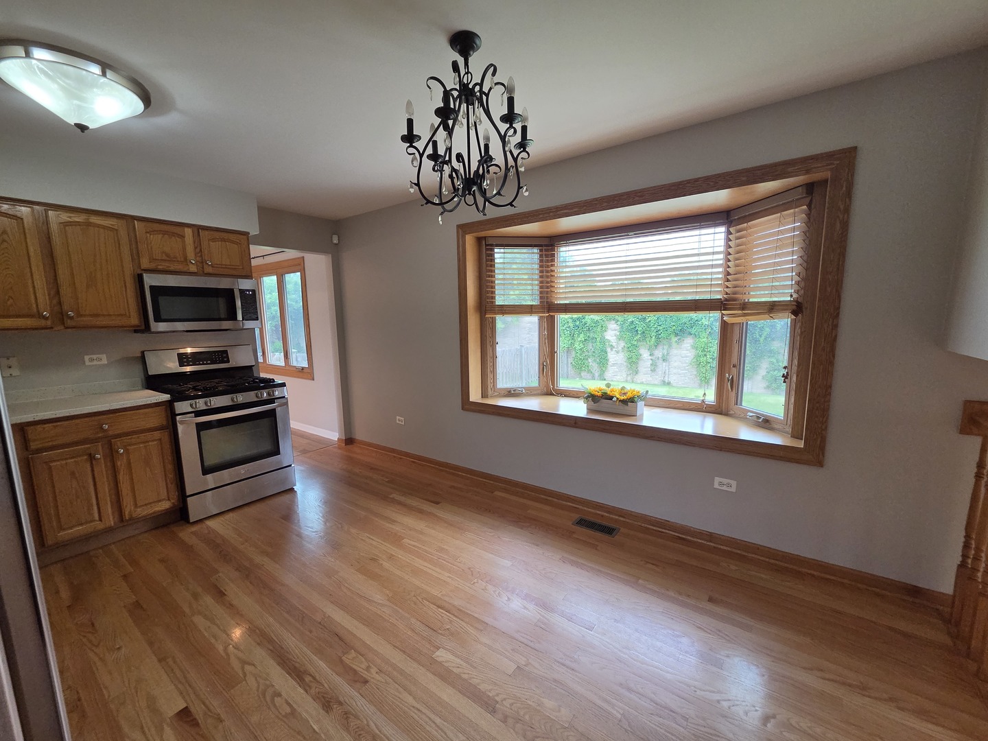 8112 Rutherford Drive Woodridge, IL 60517 - Photo 8 of 30