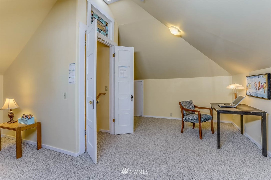 18518 103rd Avenue Northeast Bothell, WA 98011 - Photo 19 of 31 a view of a livingroom with furniture