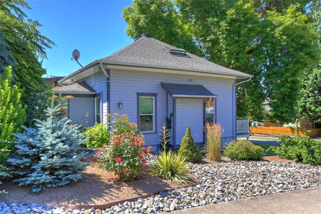 18518 103rd Avenue Northeast Bothell, WA 98011 - Photo 30 of 31 a front view of a house with garden