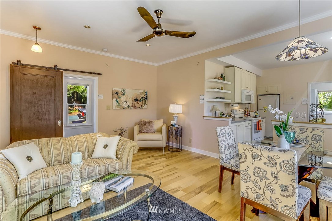 18518 103rd Avenue Northeast Bothell, WA 98011 - Photo 6 of 31 a living room with furniture