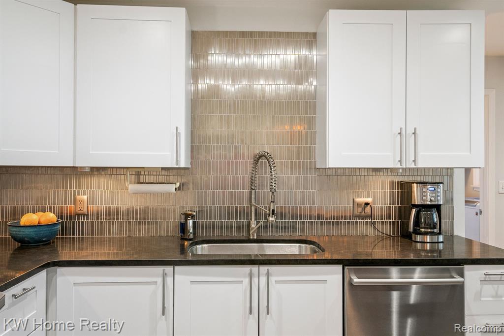 29952 Fox Grove Road Farmington Hills, MI 48334 - Photo 13 of 53 Gallery Image 13