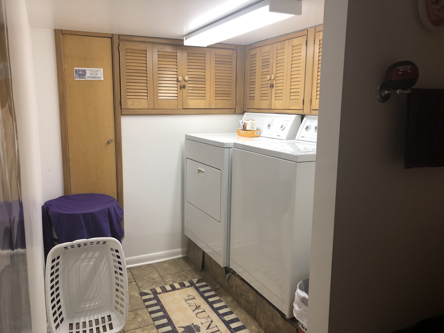 280 Fairbank Road Riverside, IL 60546 - Photo 28 of 33 a bathroom with a tub sink and mirror