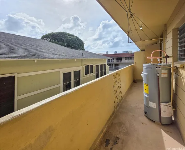 $2,000 | 1742 Young Street, Unit 203, Honolulu, HI 96826