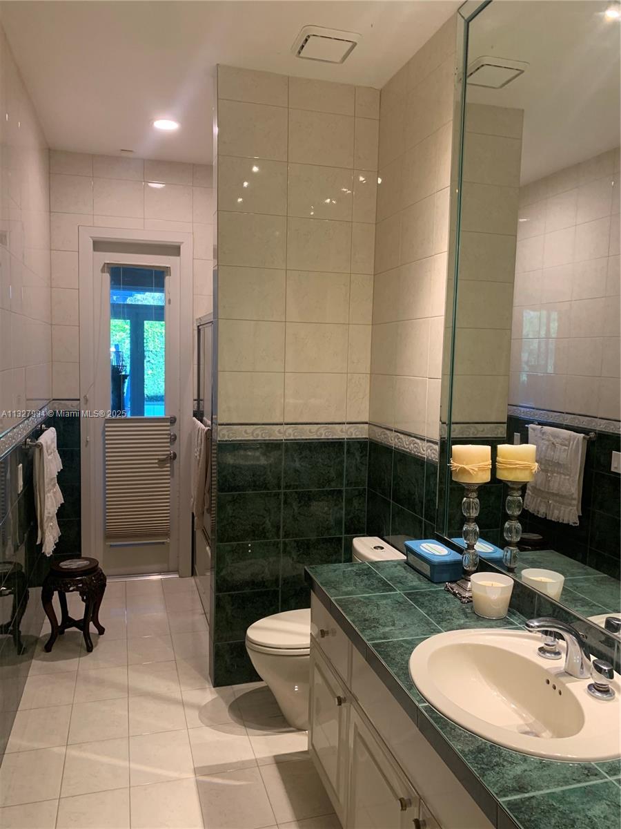 7625 Southwest 75th Avenue Miami, FL 33143 - Photo 35 of 43 Cabana Bath