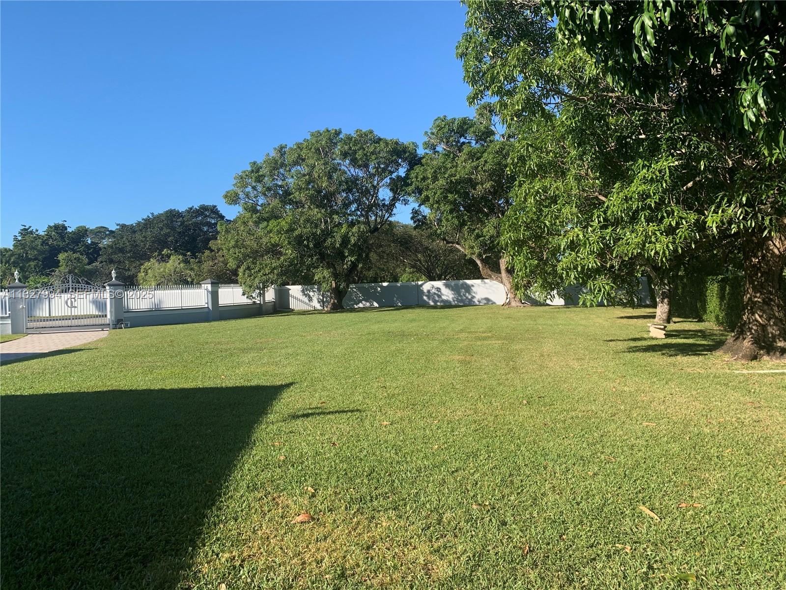 7625 Southwest 75th Avenue Miami, FL 33143 - Photo 4 of 43 Side Yard