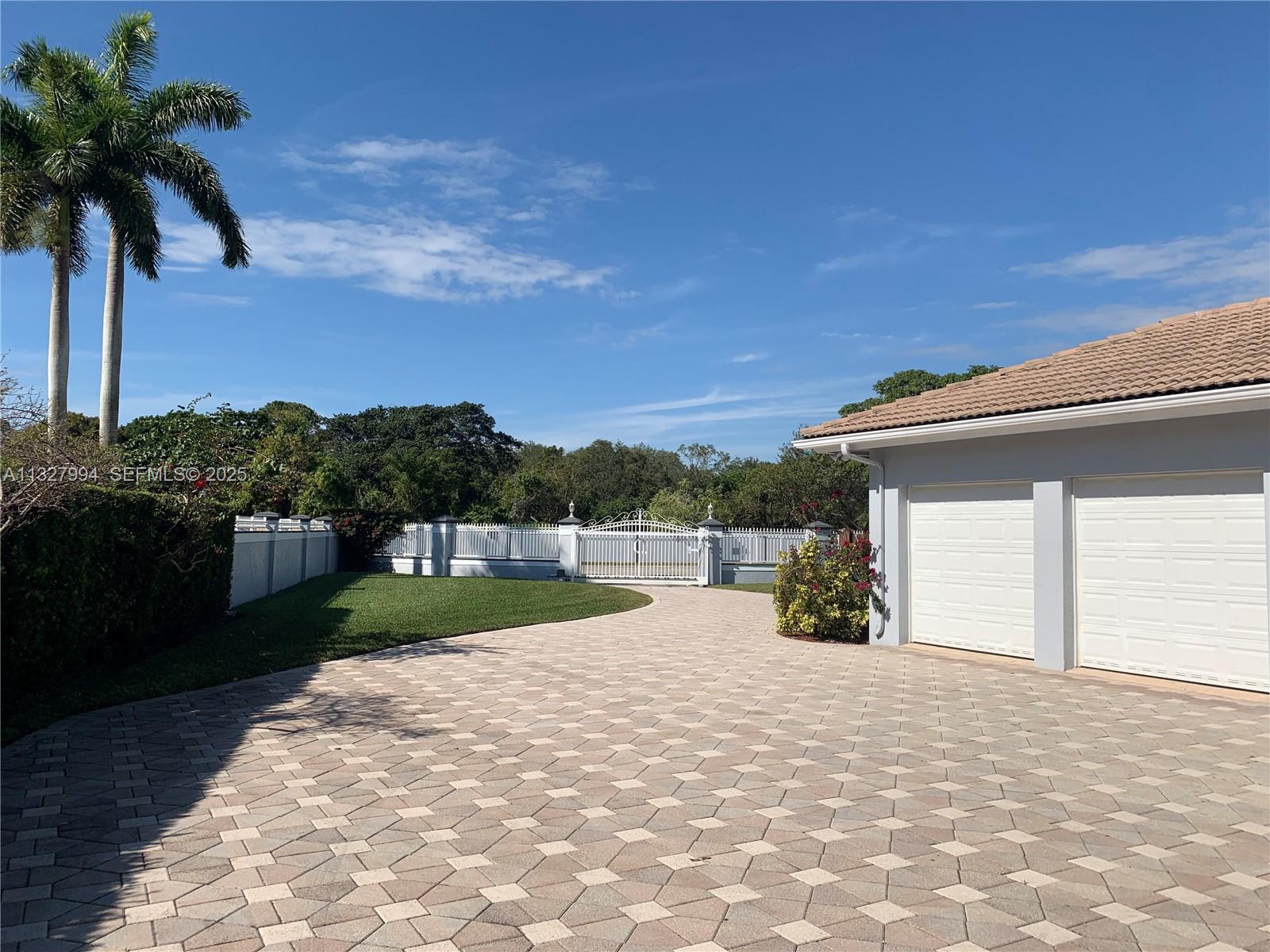 7625 Southwest 75th Avenue Miami, FL 33143 - Photo 5 of 43 Side View/Garages