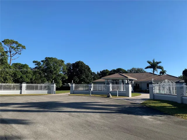 $3,399,000 | 7625 Southwest 75th Avenue, Miami, FL 33143