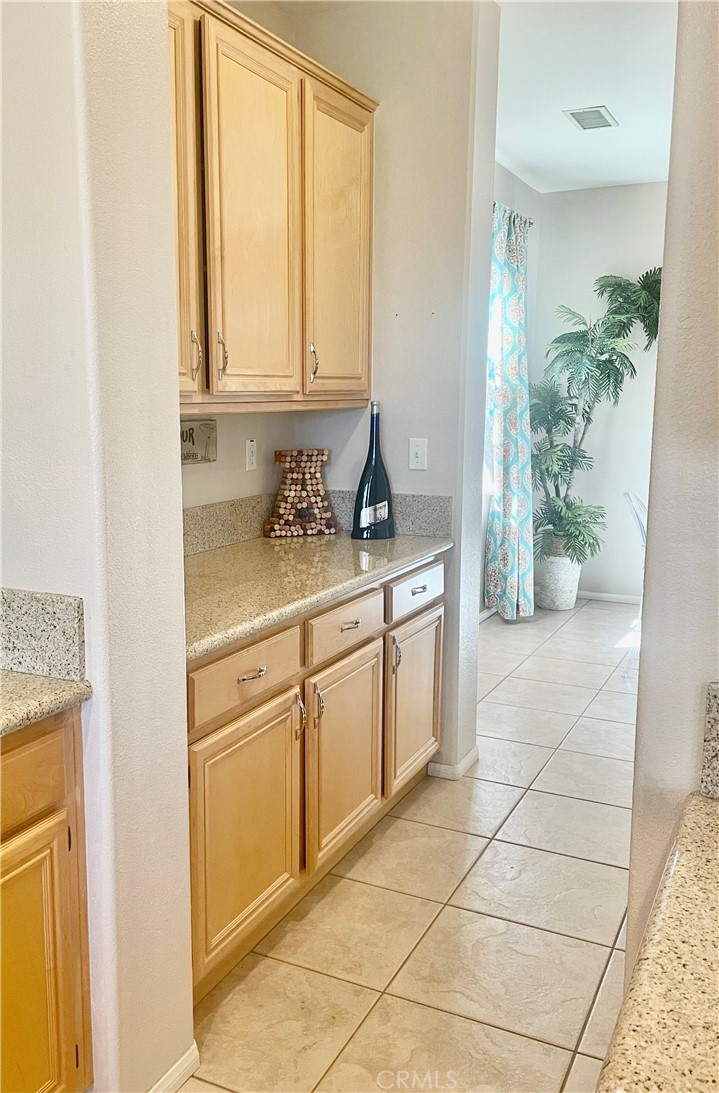 82551 Grant Drive Indio, CA 92201 - Photo 13 of 45 Large Butler Pantry