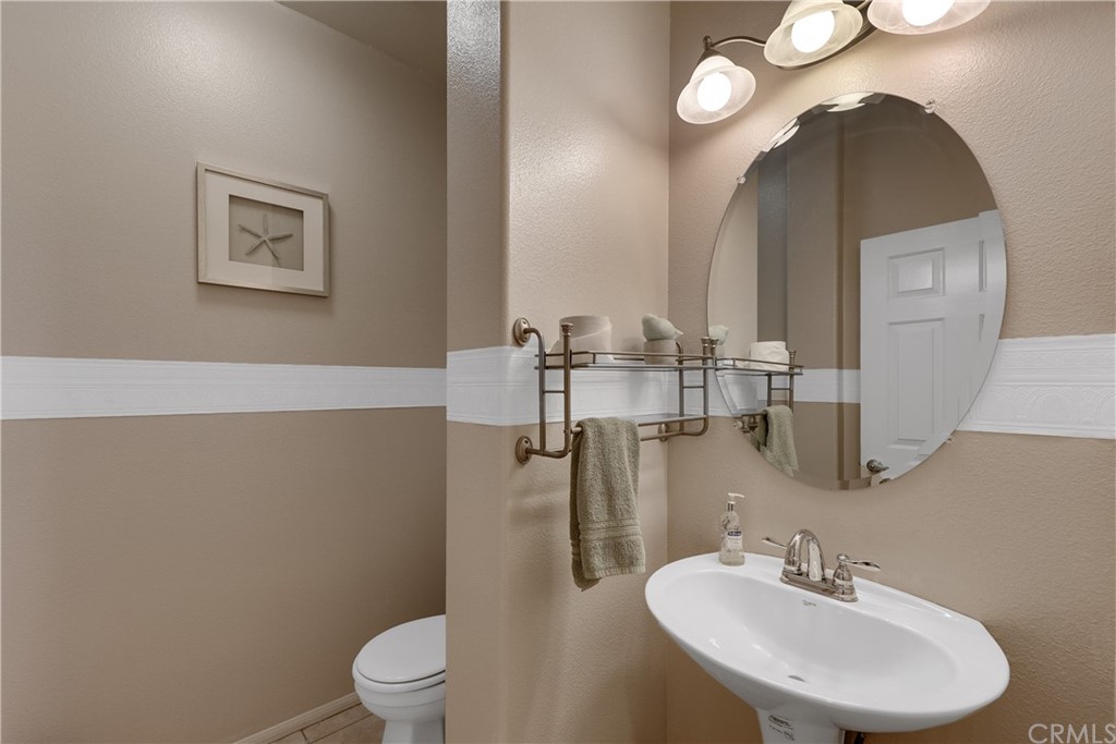 82551 Grant Drive Indio, CA 92201 - Photo 16 of 45 Hall guest bathroom