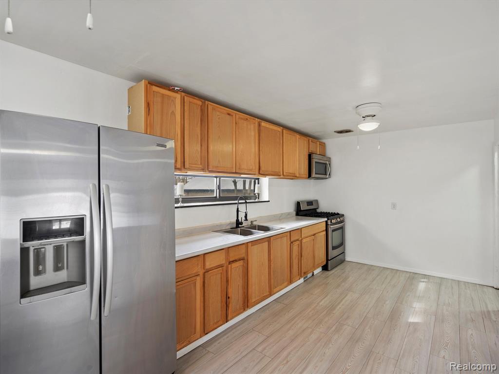 7240 Stephens Center Line, MI 48015 - Photo 12 of 22