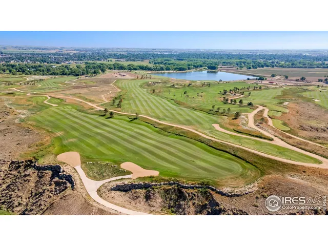 a picture of a bench in front of door