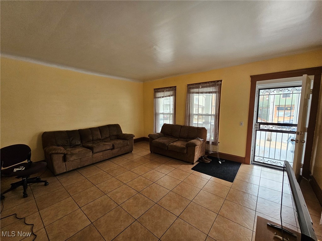 2538 Scranton Road Cleveland, OH 44113 - Photo 3 of 27 View of tiled living room