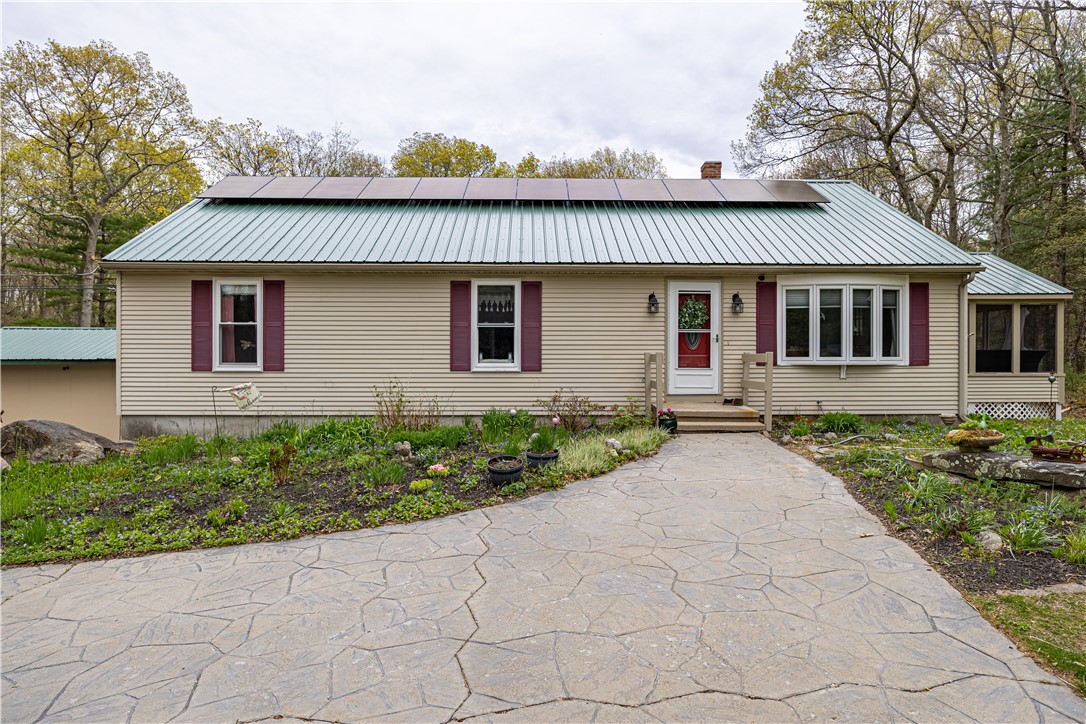 956 Reynolds Road Glocester, RI 02814 - Photo 4 of 28
