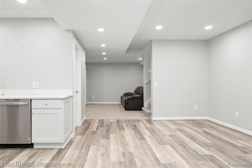 4211 Kent Road Royal Oak, MI 48073 - Photo 23 of 54