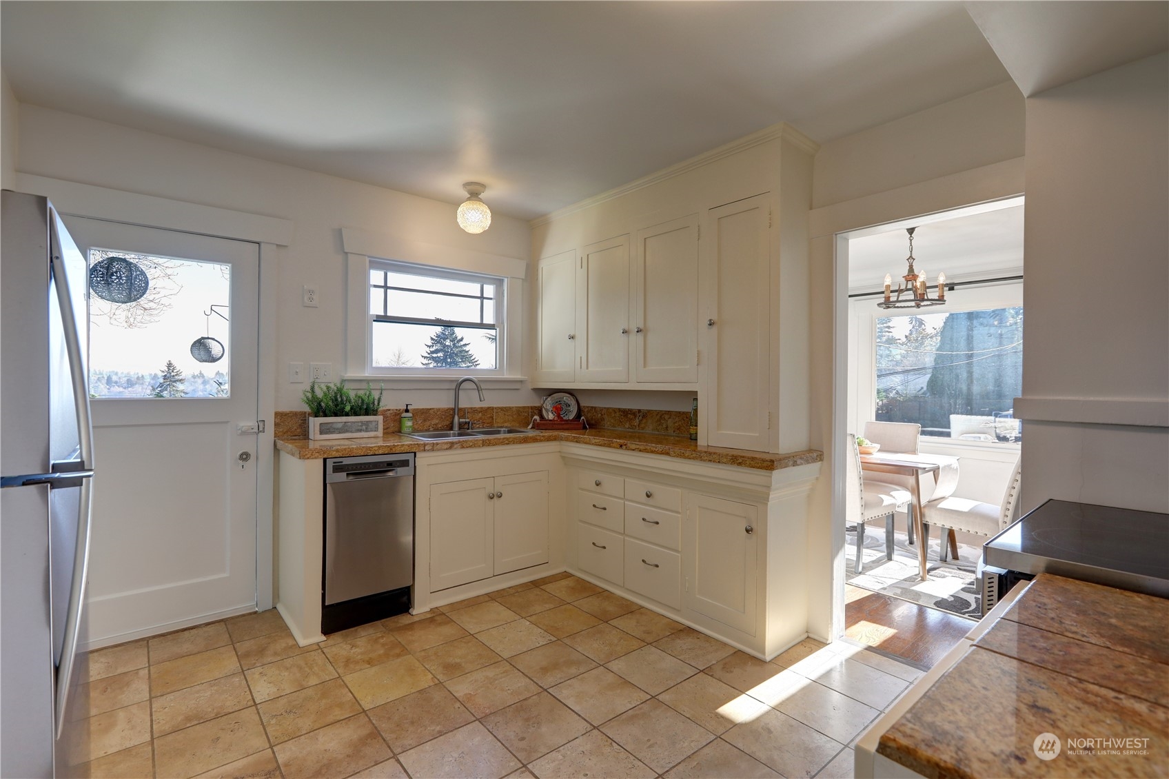 526 North 65th Street Seattle, WA 98103 - Photo 8 of 28 Gallery Image 8