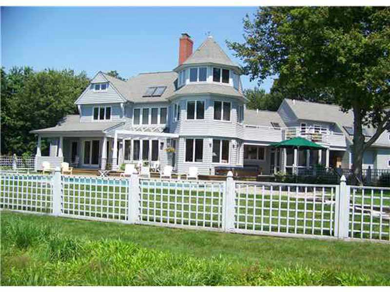 1151 North Main Road Jamestown, RI 02835 - Photo 8 of 24 Exterior Back.