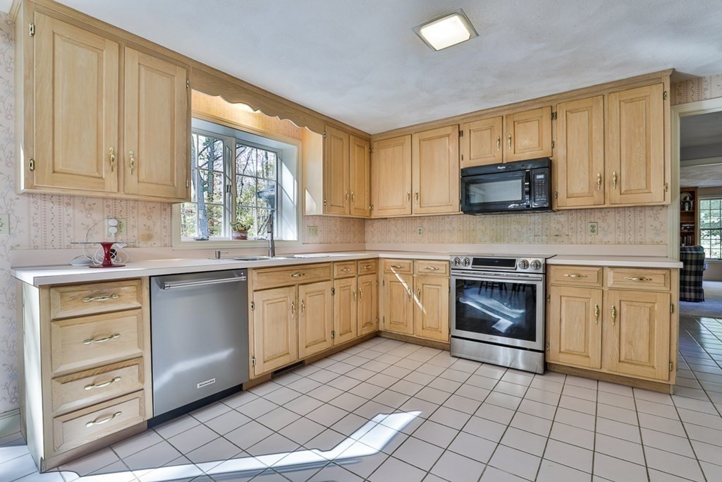 14 Townsend Farm Road Boxford, MA 01921 - Photo 10 of 36