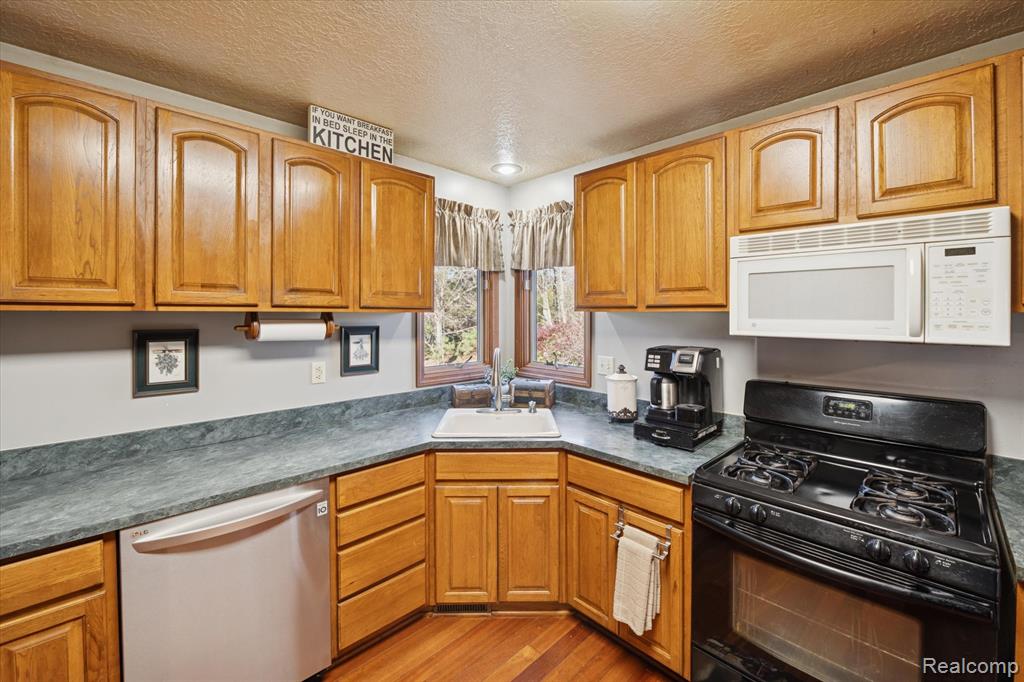 4842 Preston Road Howell, MI 48855 - Photo 17 of 77 Gallery Image 17