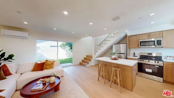 $2,850 | 6445 Satsuma Avenue, Unit 1/2, Los Angeles, CA 91606