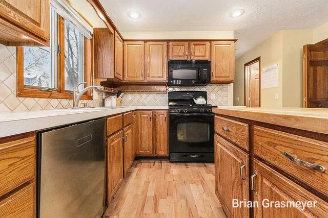 $645,000 | 2826 Alger Street Southeast, Grand Rapids, MI 49546