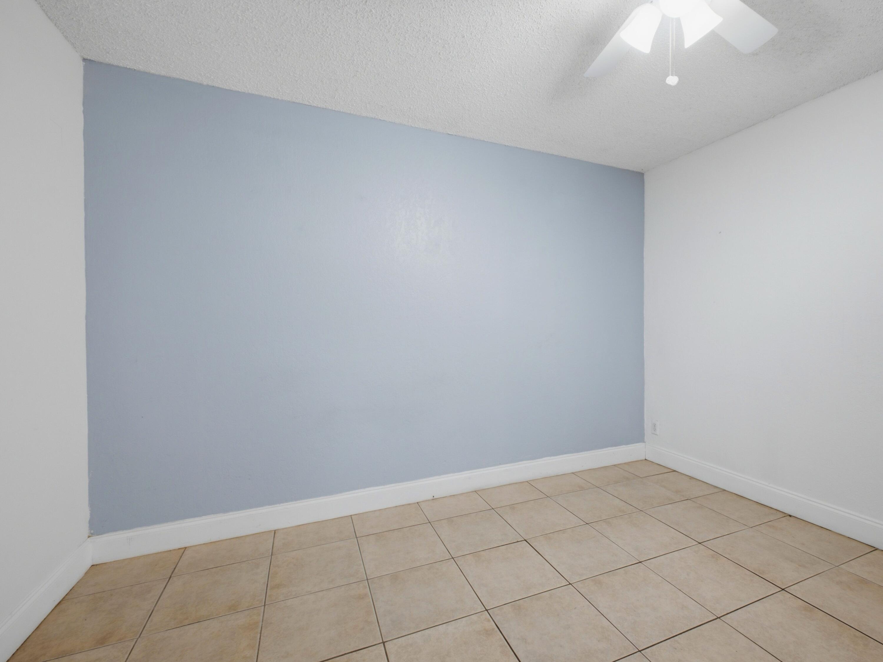 105 Woodland Road Palm Springs, FL 33461 - Photo 10 of 44 Living