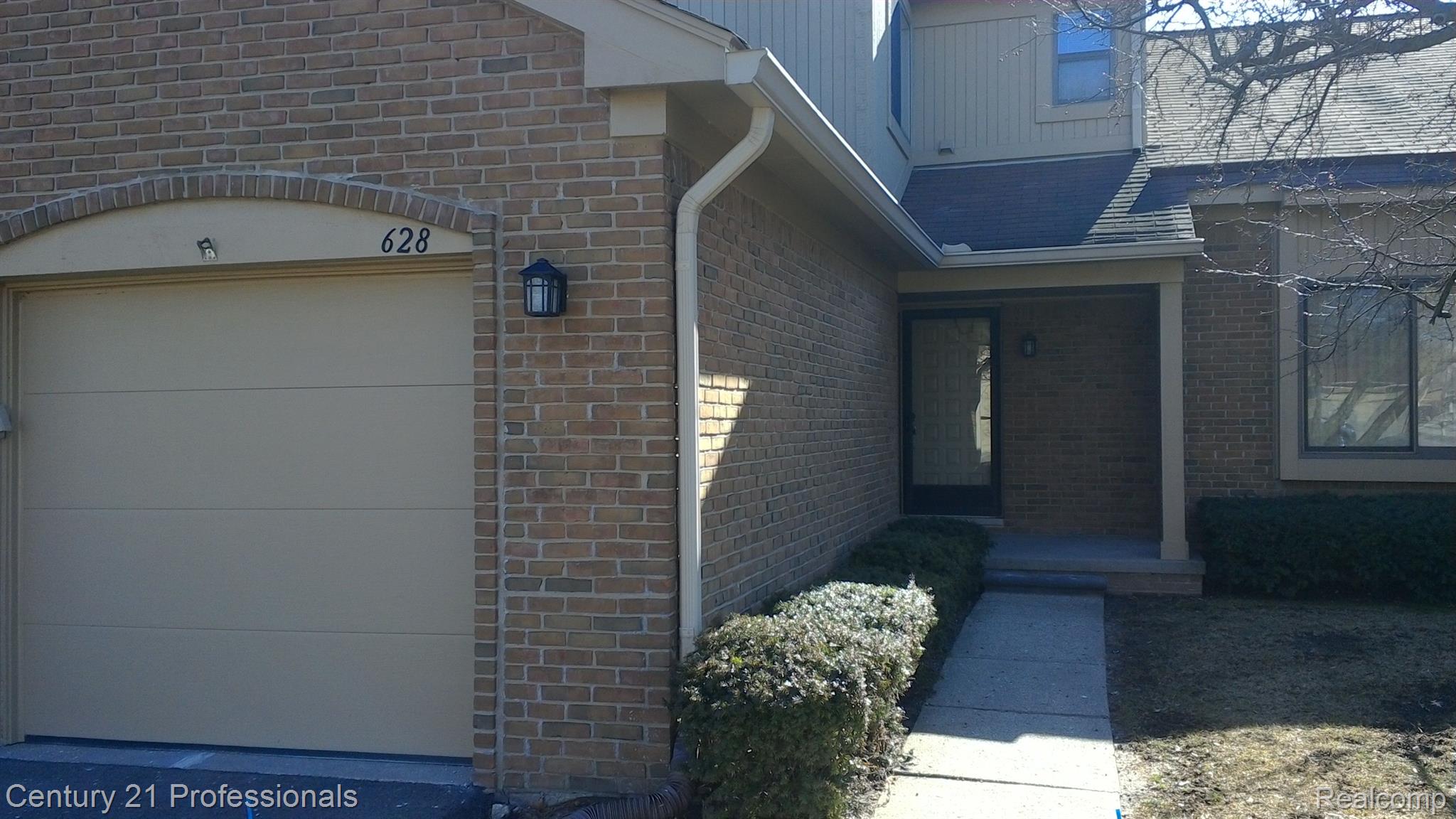 628 Tennyson Rochester, MI 48307 - Photo 2 of 32 1 Car Attached Garage