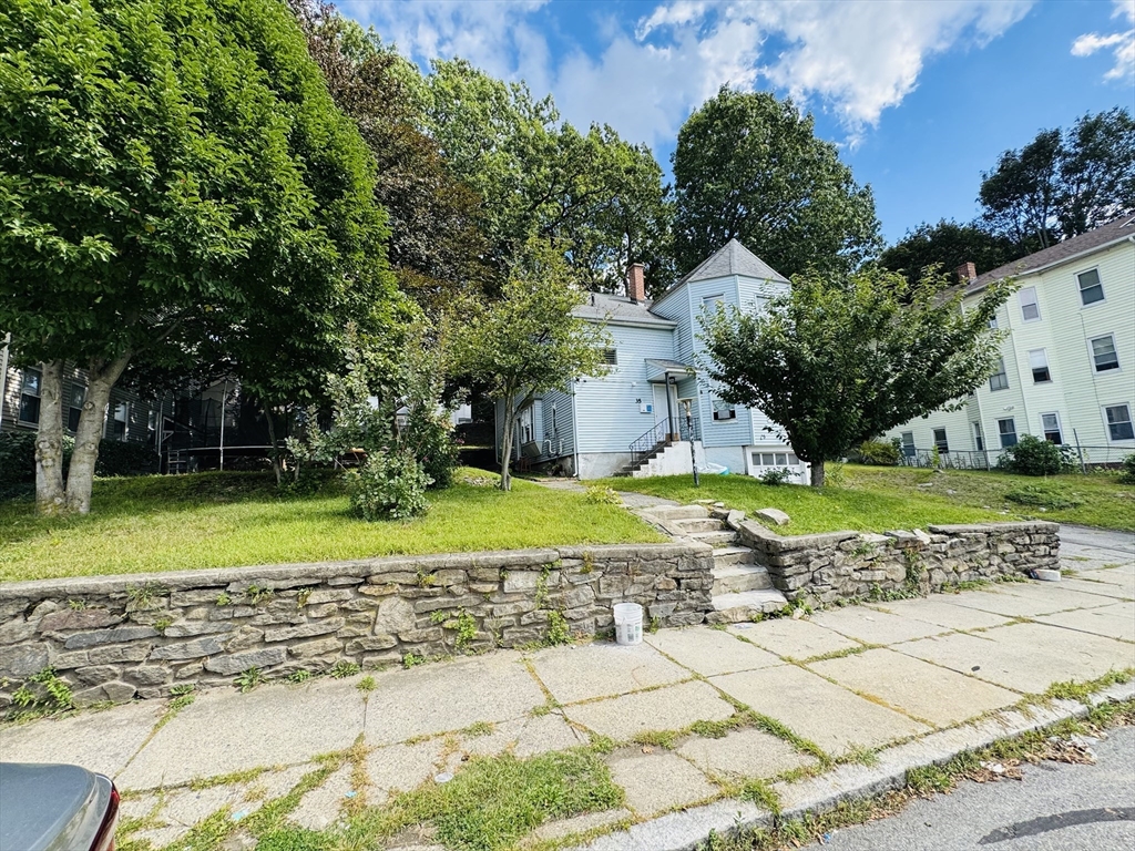35 Freeland Street Worcester, MA 01603 - Photo 2 of 28