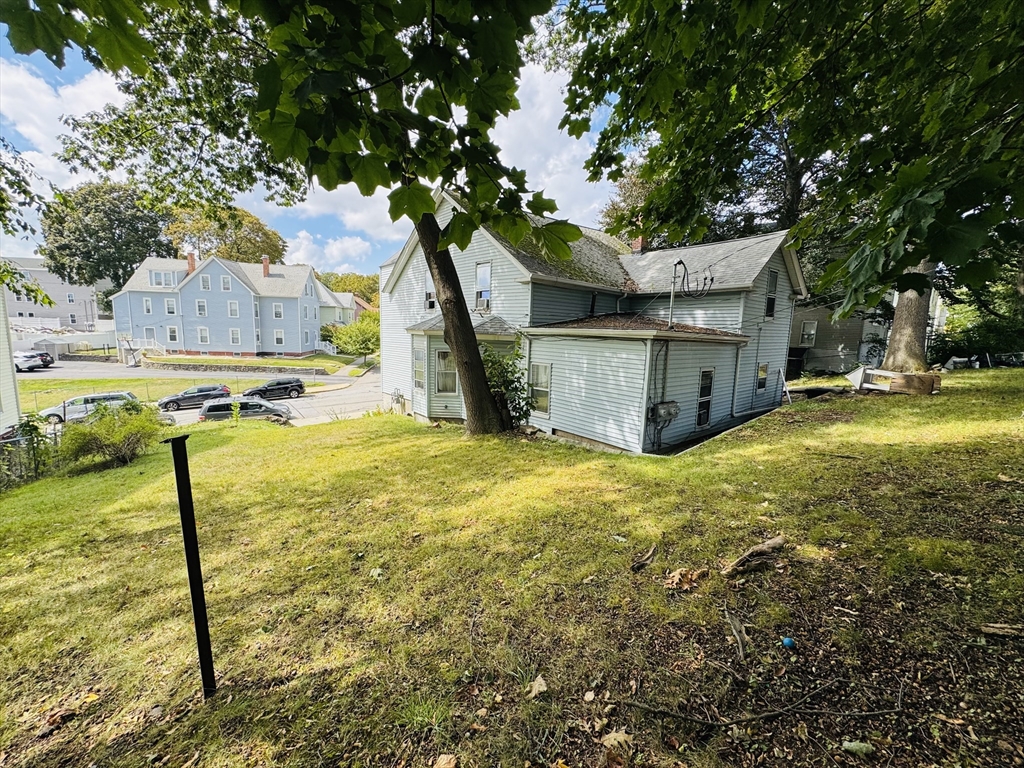 35 Freeland Street Worcester, MA 01603 - Photo 4 of 28