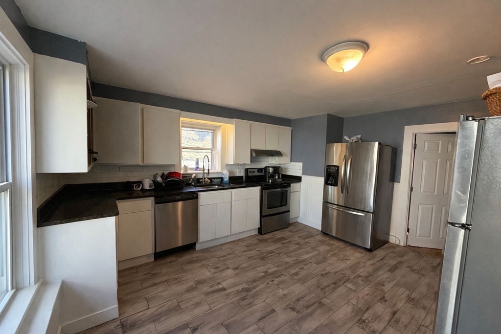 35 Freeland Street Worcester, MA 01603 - Photo 9 of 28