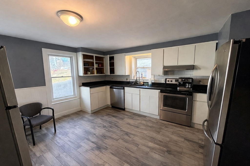 35 Freeland Street Worcester, MA 01603 - Photo 10 of 28