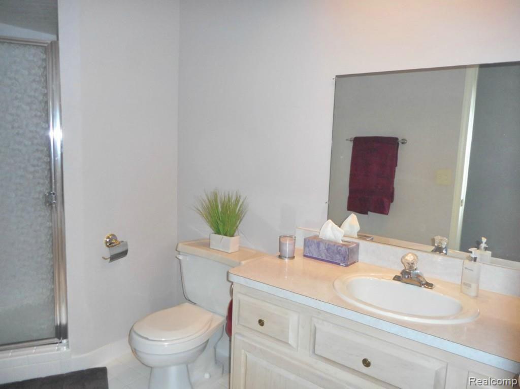 2953 Baytree Court Rochester, MI 48306 - Photo 31 of 34 Lower Level Bathroom
