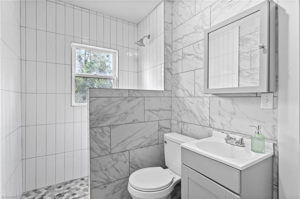 912 Patton Street Graham, NC 27253 - Photo 3 of 21