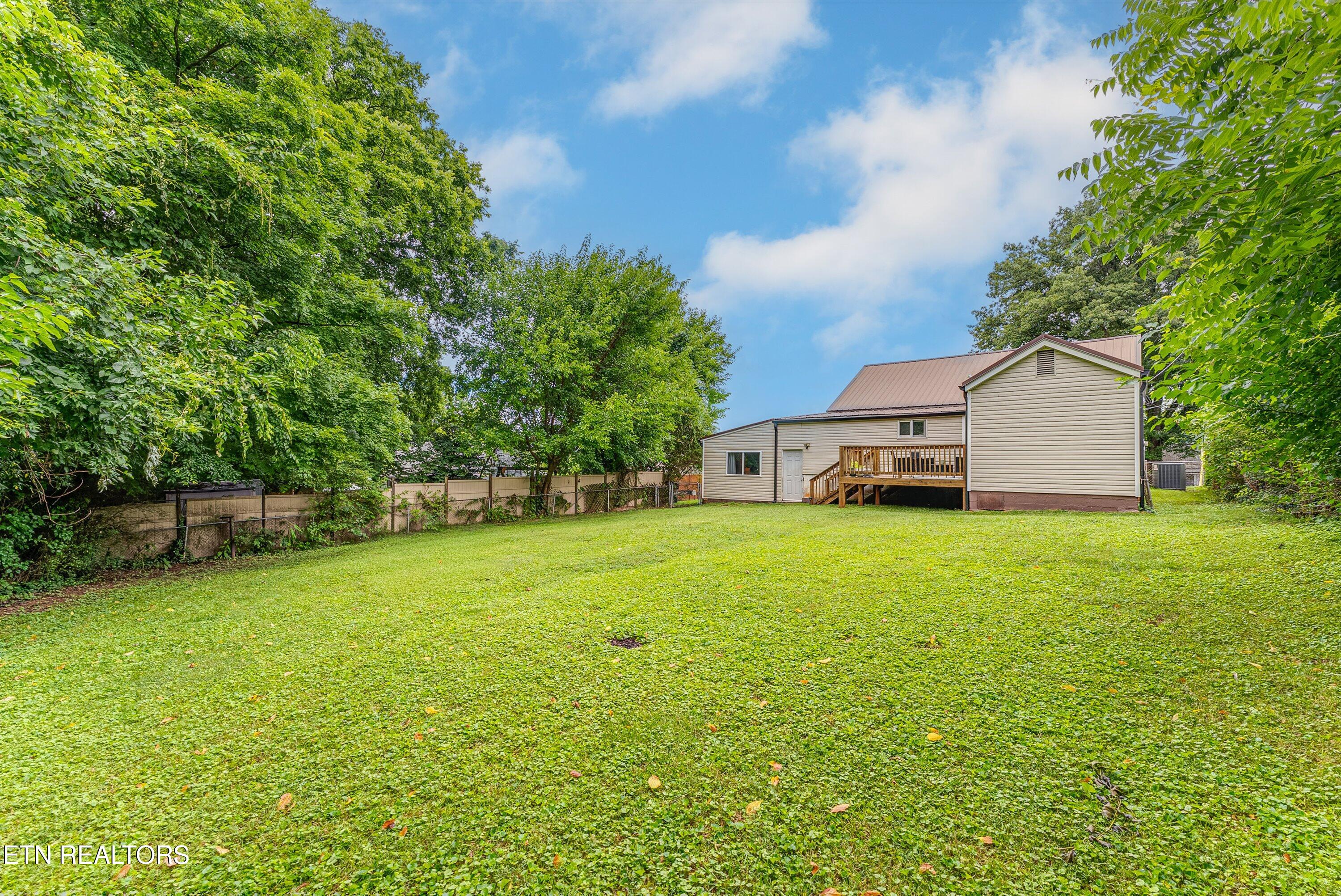 4321 High School Road Knoxville, TN 37912 - Photo 38 of 39 49-Back yard A3