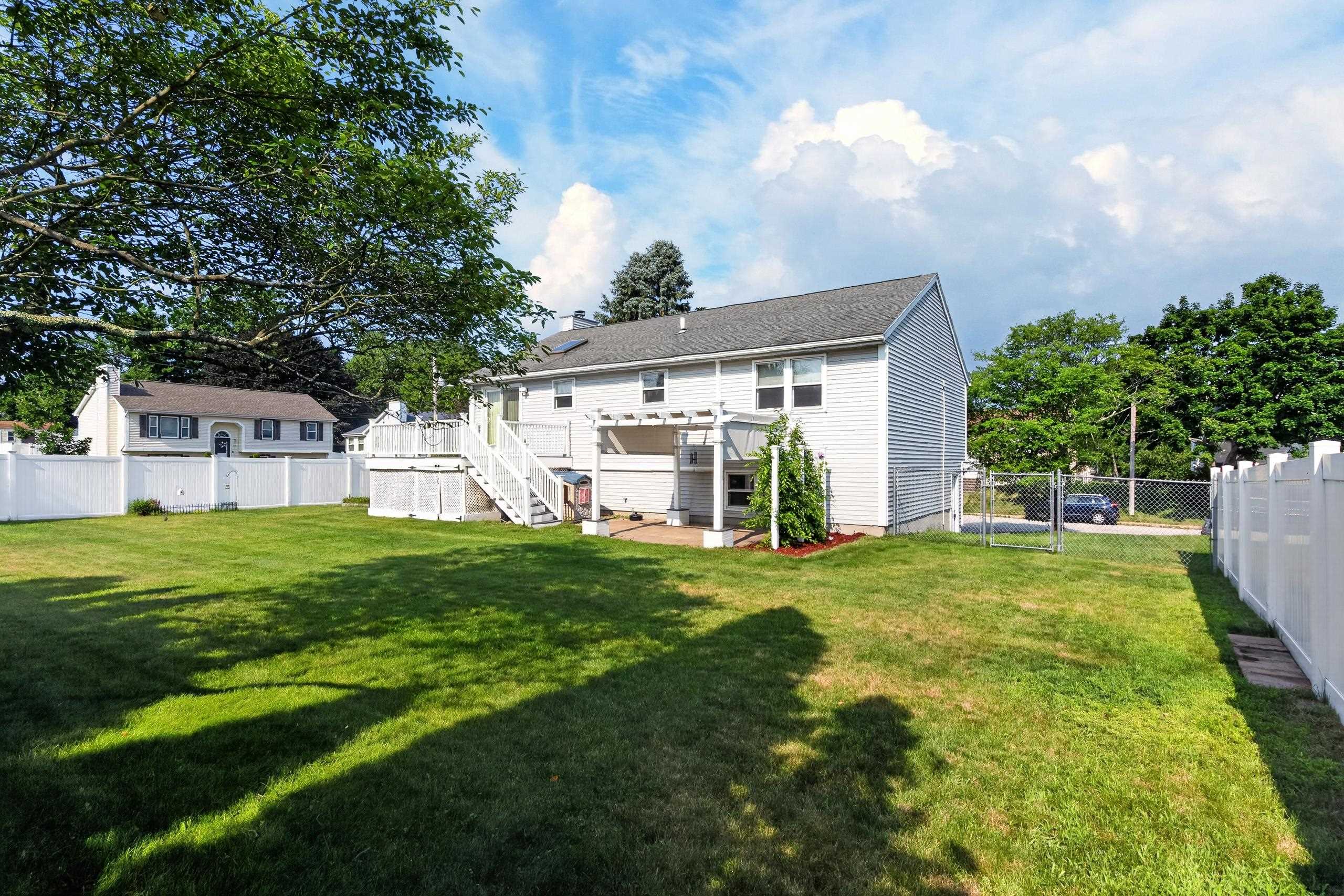 94 Pullman Street Manchester, NH 03103 - Photo 32 of 37