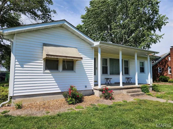 $130,000 | 327 West Wall Street, Worden, IL 62097