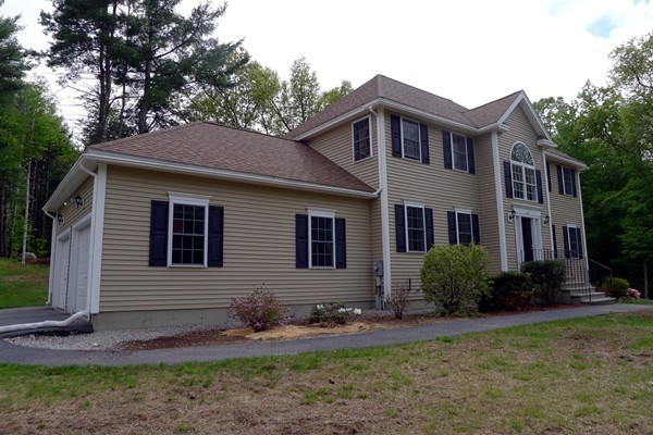 117 Tyler Road Townsend, MA 01469 - Photo 2 of 11 a front view of a house with garden