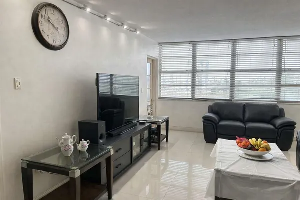 $2,000 | 1351 Northeast Miami Gardens Drive, Unit 511E, Miami, FL 33179
