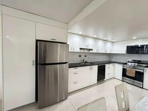 $2,000 | 1351 Northeast Miami Gardens Drive, Unit 511E, Miami, FL 33179