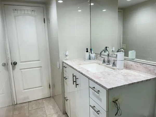 $2,000 | 1351 Northeast Miami Gardens Drive, Unit 511E, Miami, FL 33179