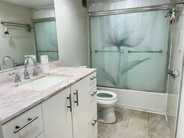 $2,000 | 1351 Northeast Miami Gardens Drive, Unit 511E, Miami, FL 33179