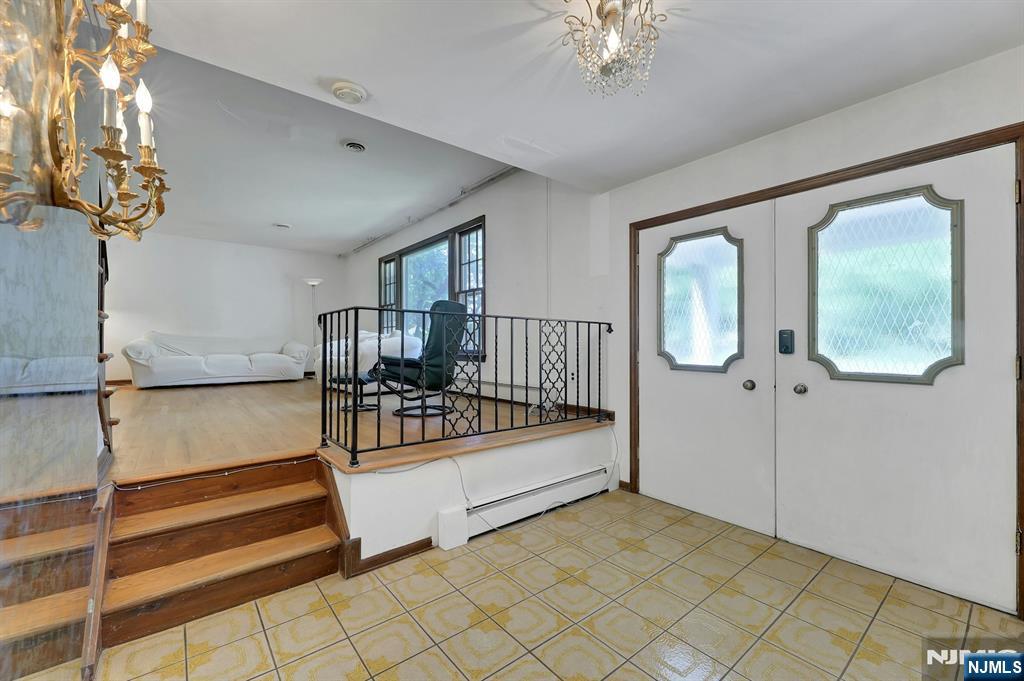 281 Rivara Court Ridgewood, NJ 07450 - Photo 6 of 41